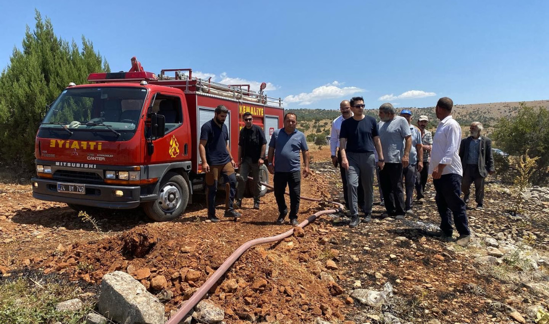 Erzincan’ın Kemaliye İlçesinin  Çat Köyünde arazide  yangın çıktı. Çıkan yangına