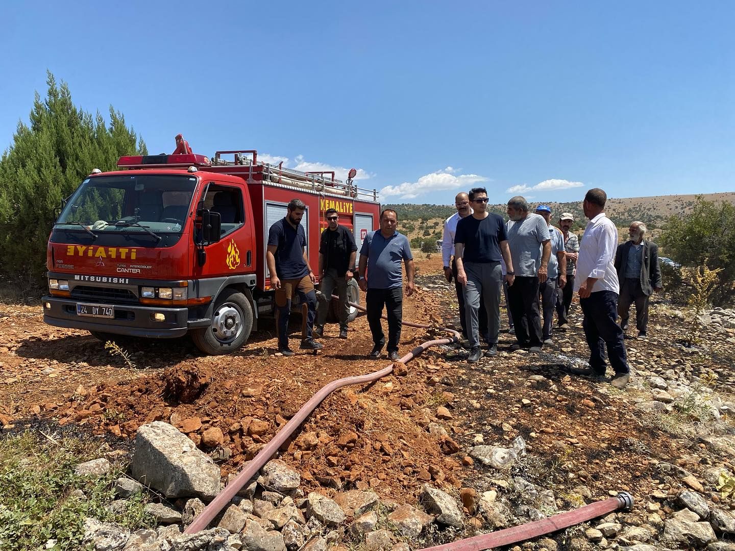 Erzincan’ın Kemaliye İlçesinin  Çat Köyünde arazide  yangın çıktı. Çıkan yangına