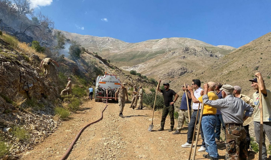 Erzincan’ın Kemaliye İlçesinin  Balkırı Köyünde arazide  yangın çıktı. Meydana gelen