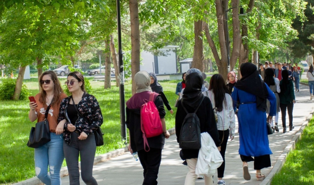 Erzincan Emniyet Müdürlüğü, dolandırıcıların yöntemlerine karşı vatandaşları sürekli olarak uyarmaya