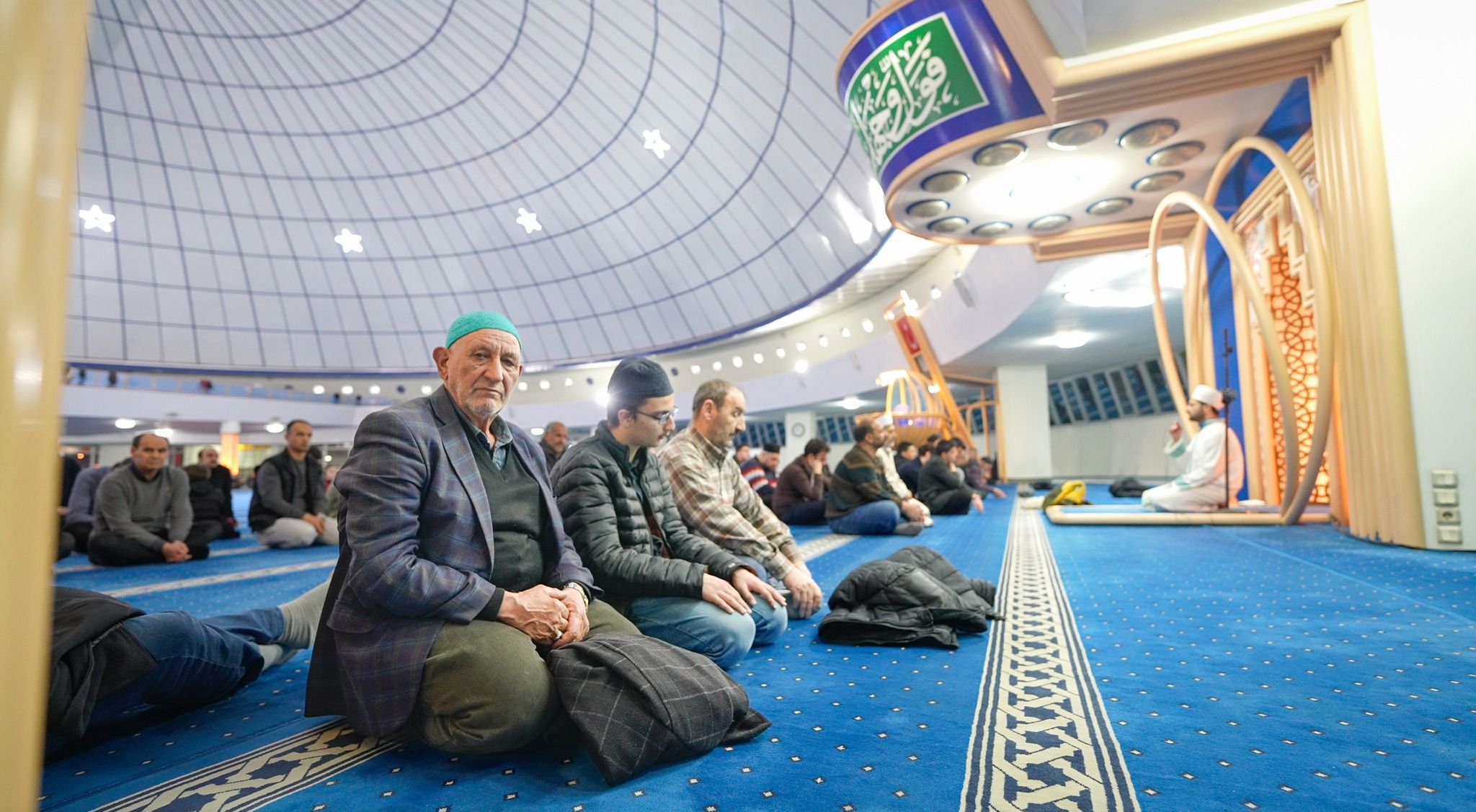 Erzincan İl Müftüsü Muharrem Gül, Terzibaba Camii’nde cemaatiyle buluşup namazı