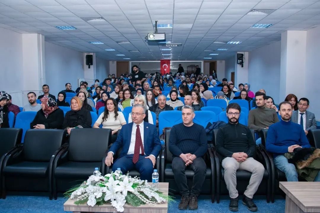 Erzincan Binali Yıldırım Üniversitesinde “Geçmişten Günümüze Türk Kadını” konulu konferans