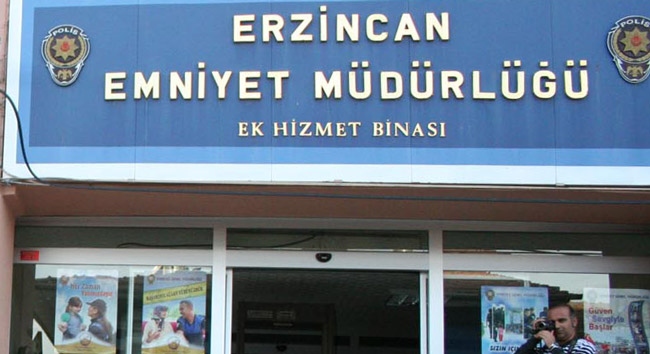 Erzincan’da evinde horoz dövüştüren 2 kişi yakalandı. 26 horoza el