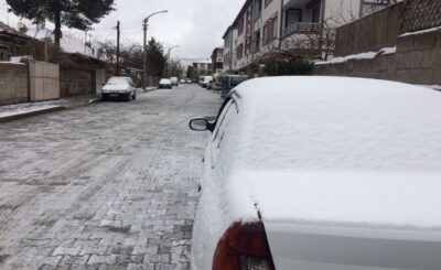 Erzincan’da kent merkezinde etkili olan yağmur gece saatlerinde yerini kara