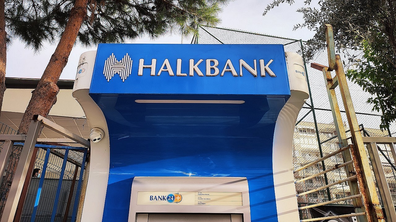 Halkbank’ a ait banka kartı olanlar dikkat! Pazartesi sonrası 10.000 TL yatacak