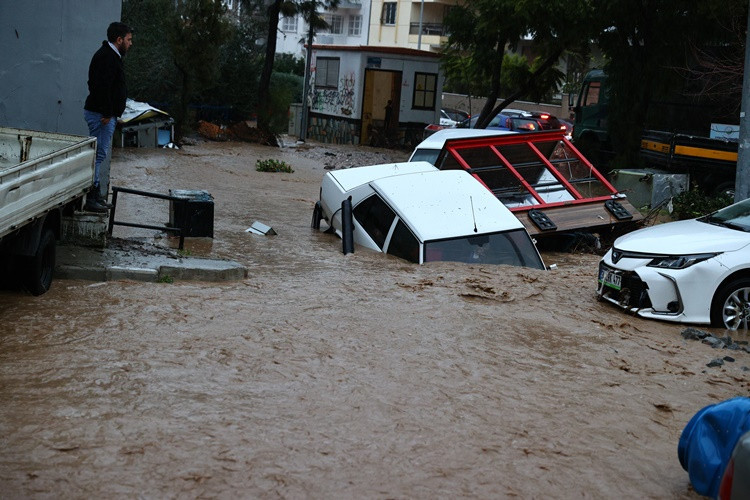 ANKARA-BHA İzmir’de şiddetli yağış