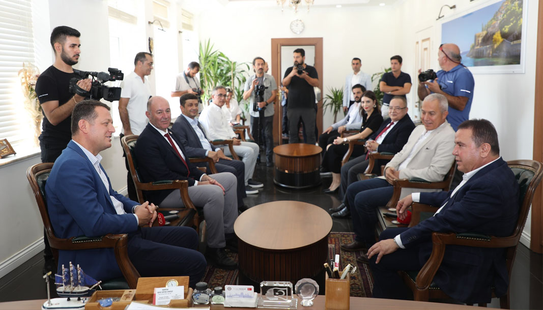   Antalya Büyükşehir Belediye Başkanı Muhittin Böcek Alanya Kaymakamı