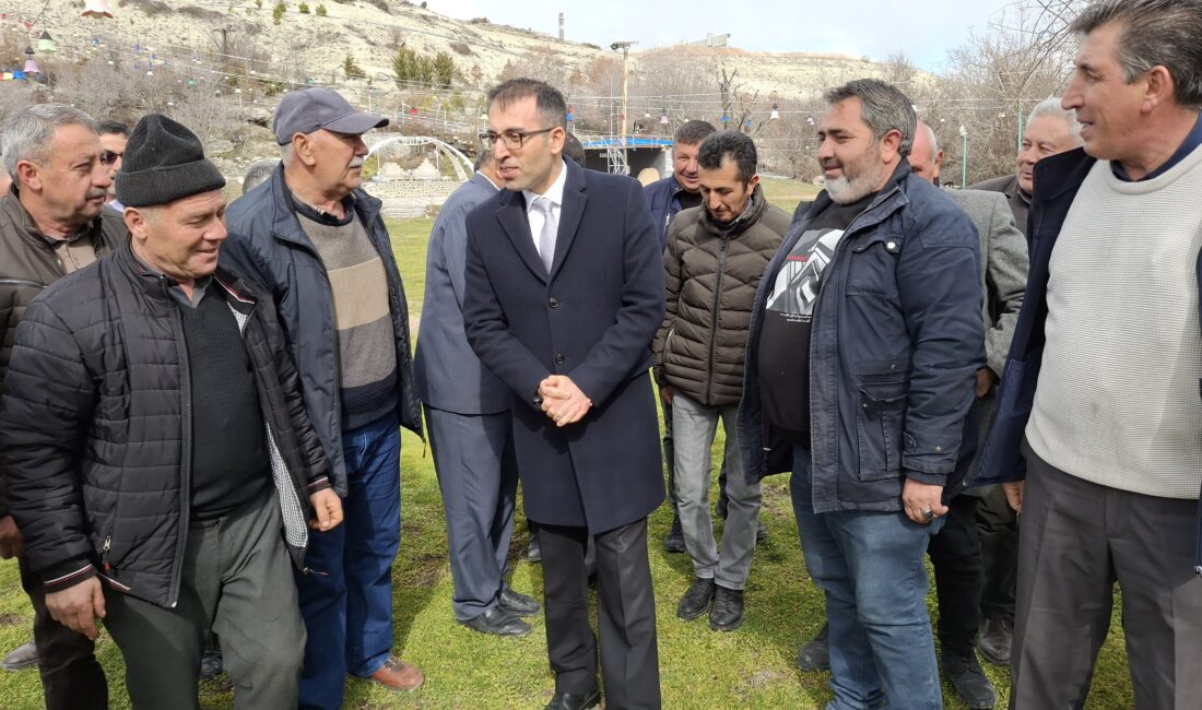 YAŞAR TONBAK/ ANKARA-BHA Bir bahçede bir araya gelen muhtarlar ev