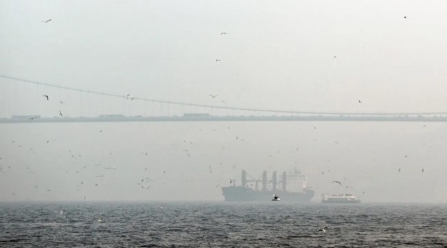 İSTANBUL-BHA İstanbul Boğazı’nda yoğun sis nedeniyle gemi trafiği çift yönlü