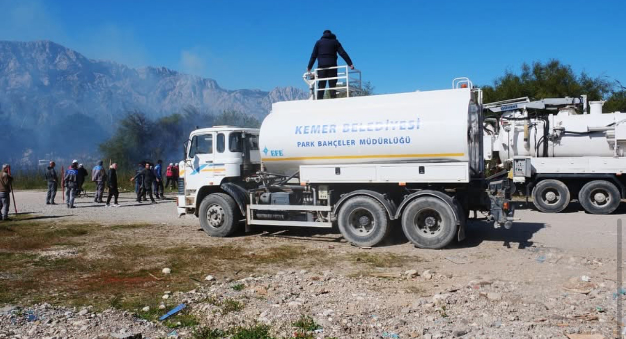 ANTALYA-BHA Antalya Kemer ilçe merkezinde henüz belirlenemeyen bir nedenle ormanlık