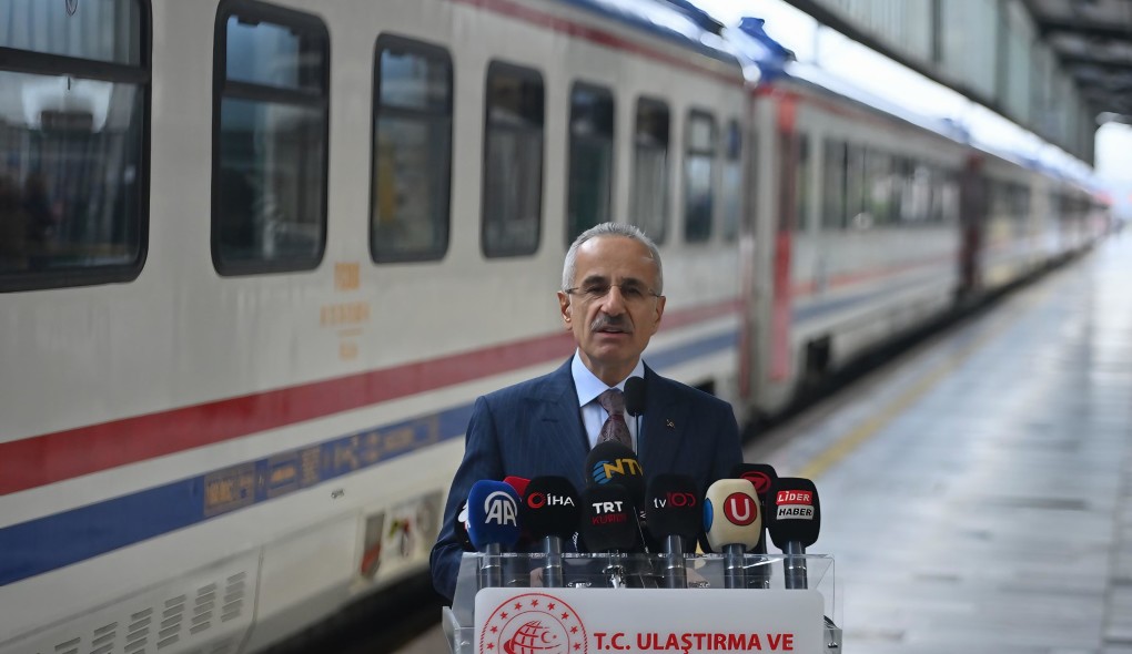 ANKARA-BHA Ulaştırma ve Altyapı Bakanı Abdulkadir Uraloğlu, Tahran-Van yolcu treninin