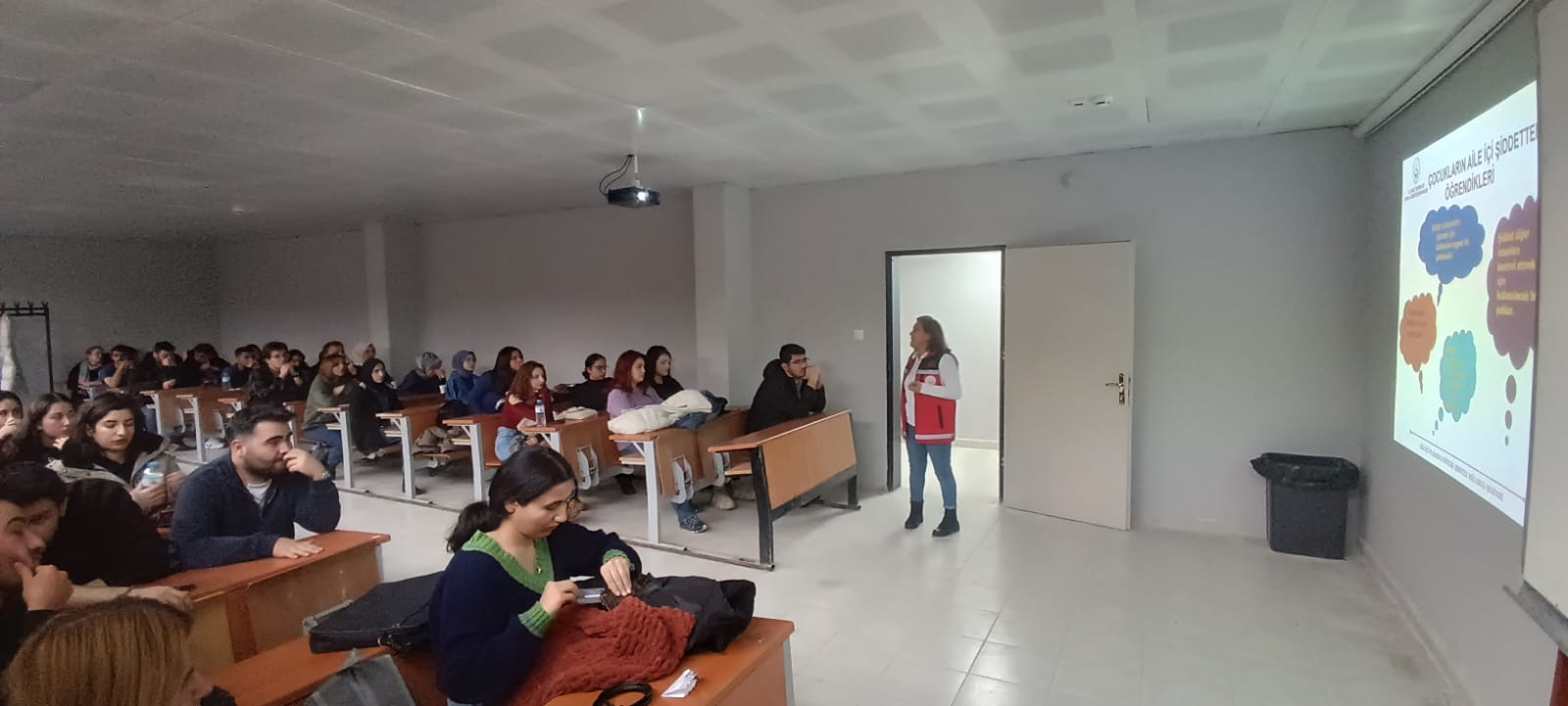 KARS-BHA Kars Kafkas Üniversitesi’ndeki öğrencilere Kadına Yönelik Şiddetle Mücadele konusunda